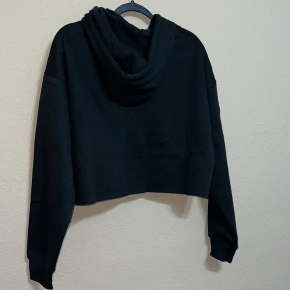 Amazhiyu Women's Cropped Hoodie - Picture 9 of 9